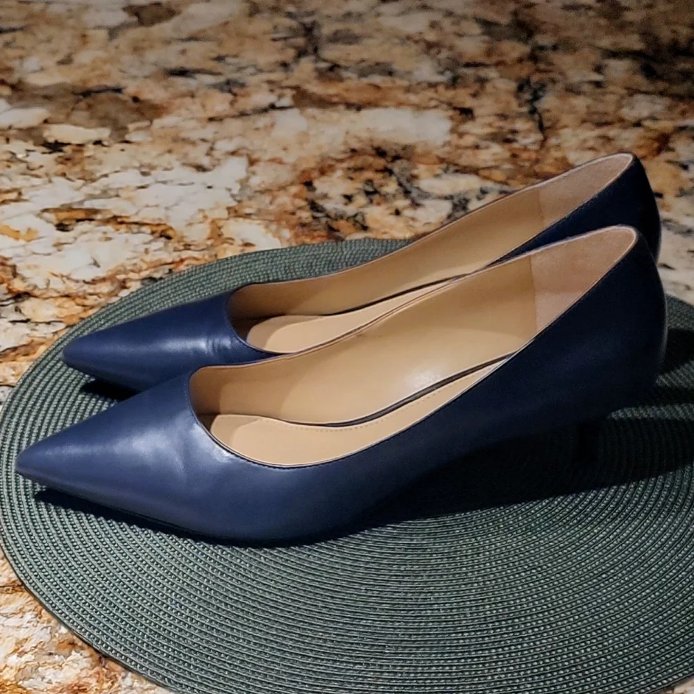 Talbots Classic Dark Blue Heels. Women's Size 9 - Picture 13 of 16
